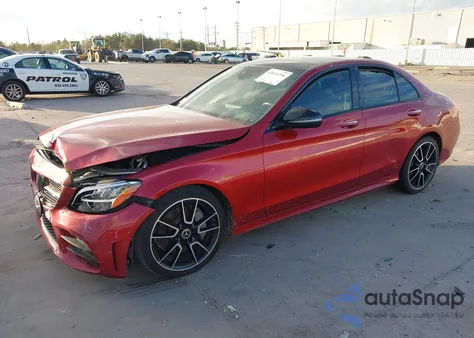 2019 Mercedes-Benz C 300 z USA, uszkodzony, nr VIN 55SWF8DB7KU284166
